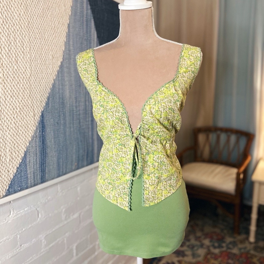American Eagle Outfitters Green Floral Tank Top